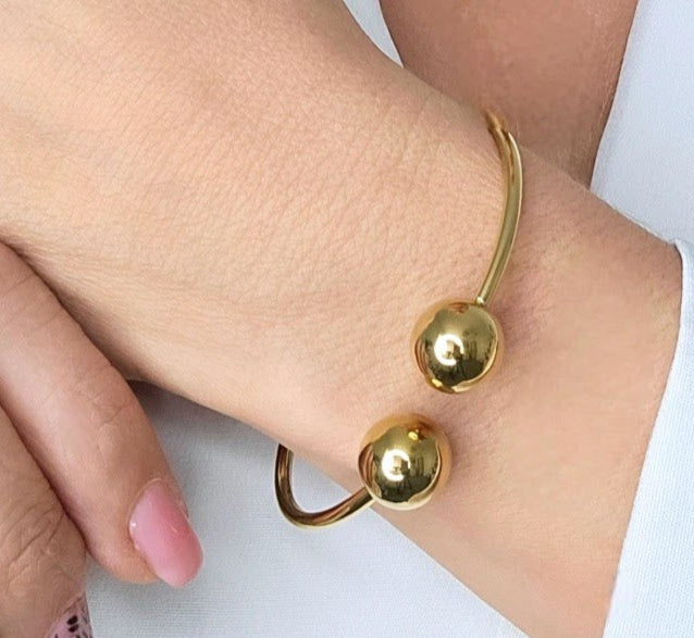HOOP BRACELET